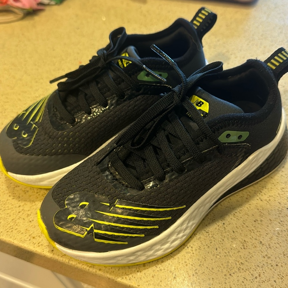 Used! Kids New balance sneakers size 11